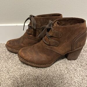 Clarks Women's Suede Ankle Boot Size 7.5